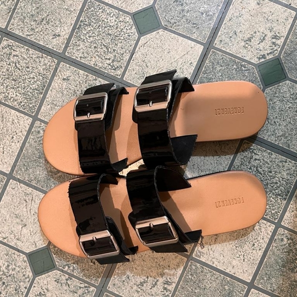 Slippers - Picture 1 of 3